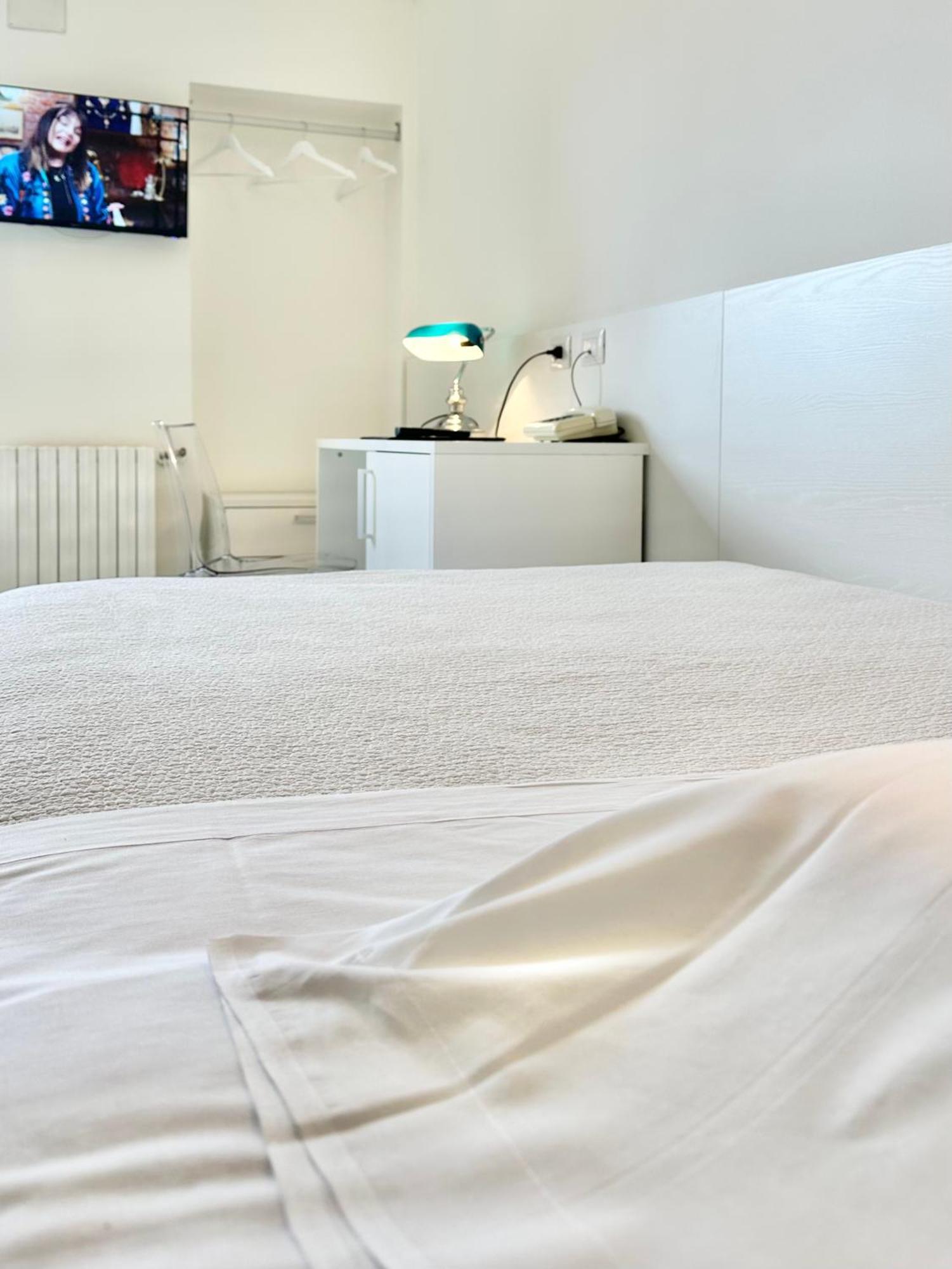 Albergo Hotel Raffaello Urbino Kültér fotó