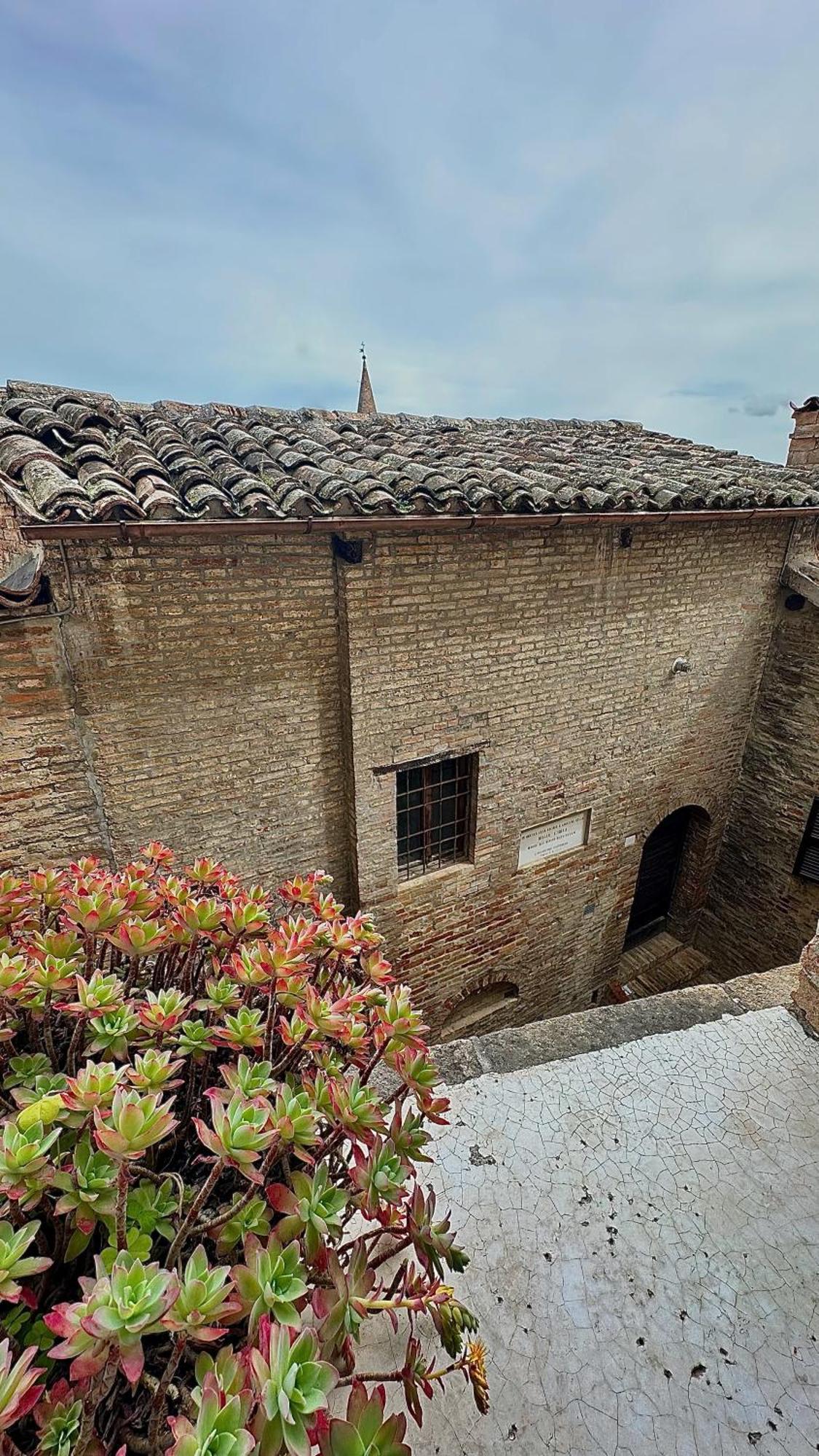 Albergo Hotel Raffaello Urbino Kültér fotó